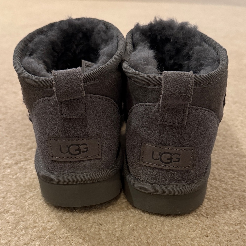UGG Classic Ultra Mini - Picture 3 of 5